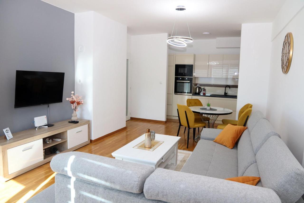 Apartment Cecovic - Mellain ทูซลา ภายนอก รูปภาพ