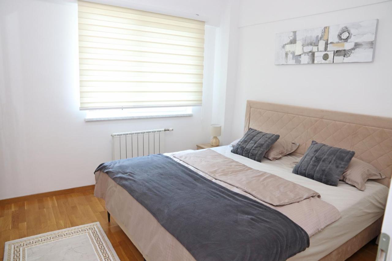 Apartment Cecovic - Mellain ทูซลา ภายนอก รูปภาพ