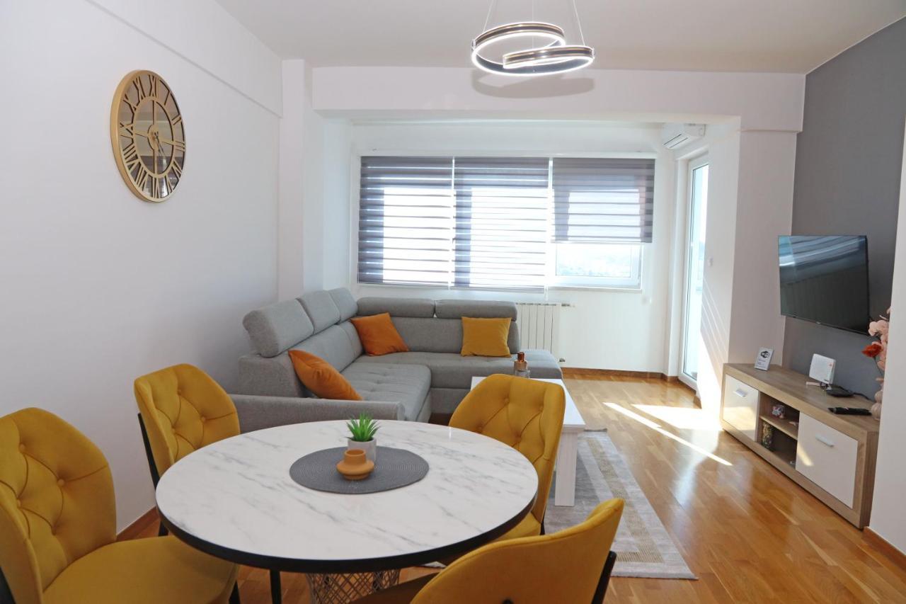 Apartment Cecovic - Mellain ทูซลา ภายนอก รูปภาพ