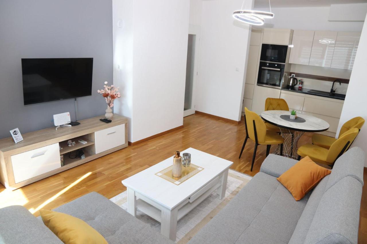 Apartment Cecovic - Mellain ทูซลา ภายนอก รูปภาพ